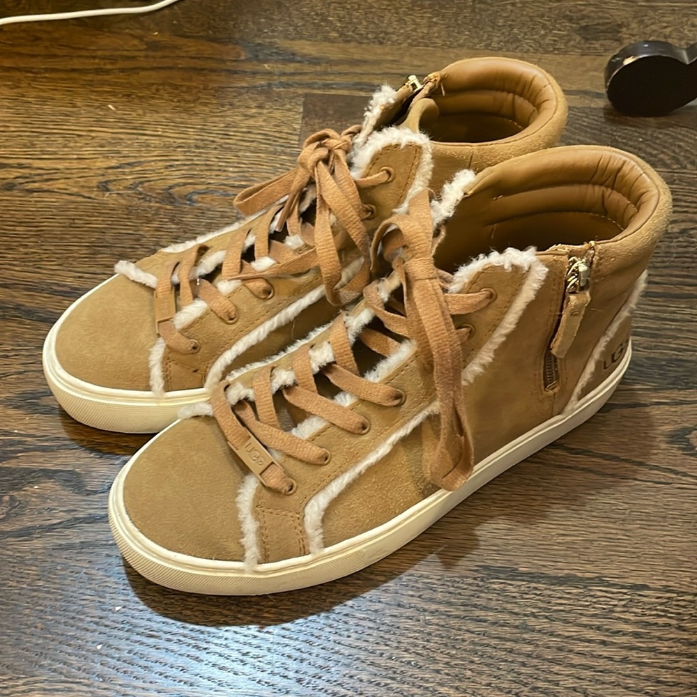 UGG Olli Heritage sneaker size 9.5